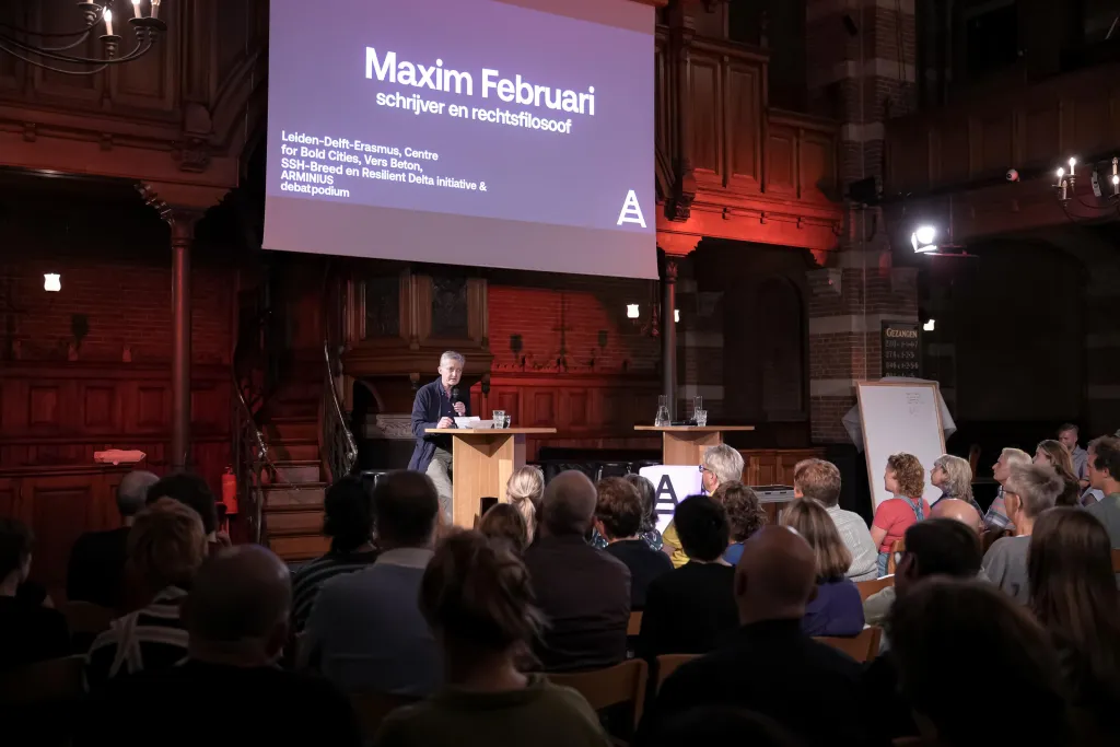 Maxim Februari - zaal